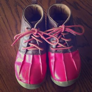 Toddler size 9 duck boots
